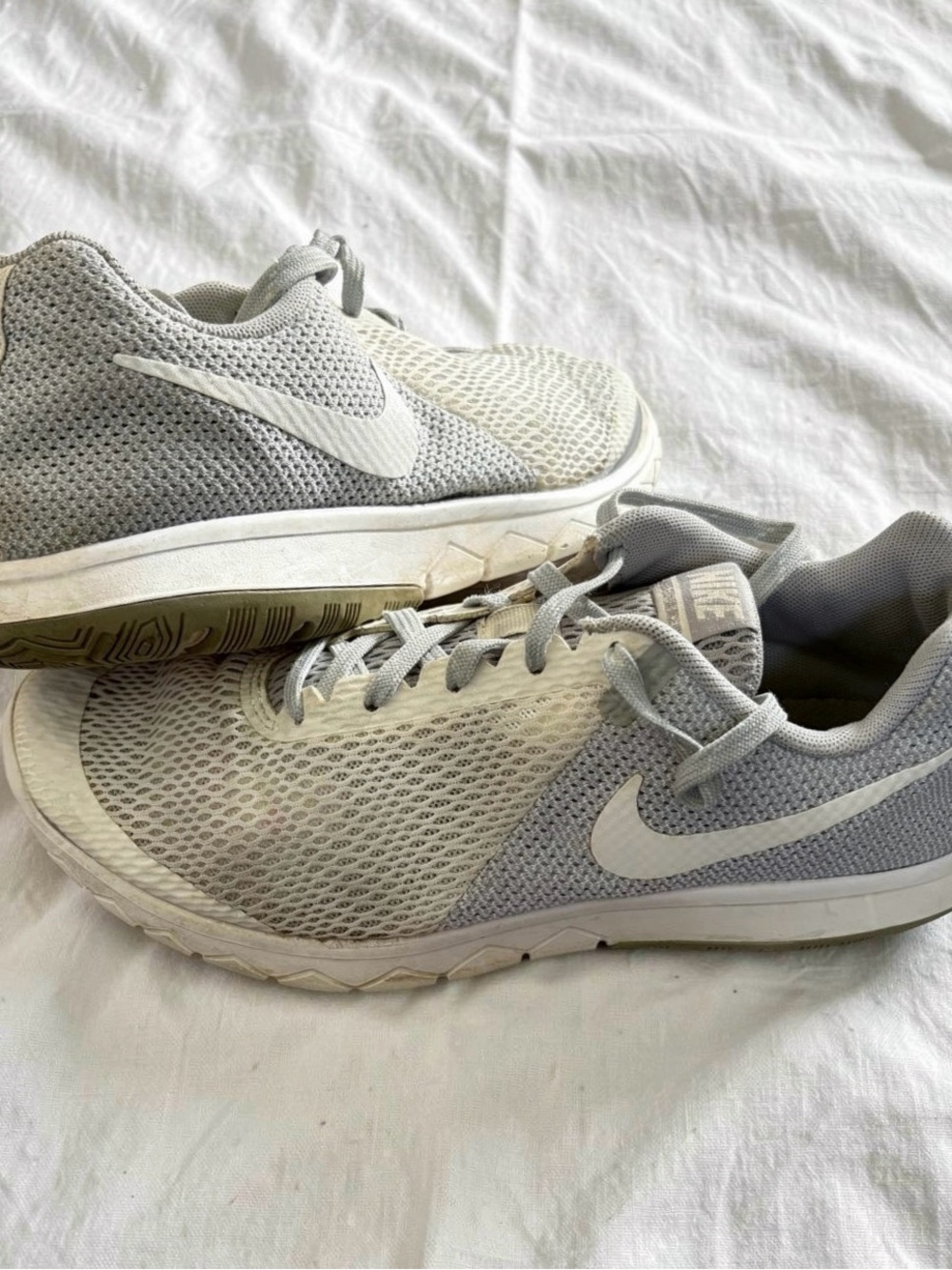 Nike Flex Experience RN 5 - Grey & White Mesh - Women’s 8.5 sports shoes